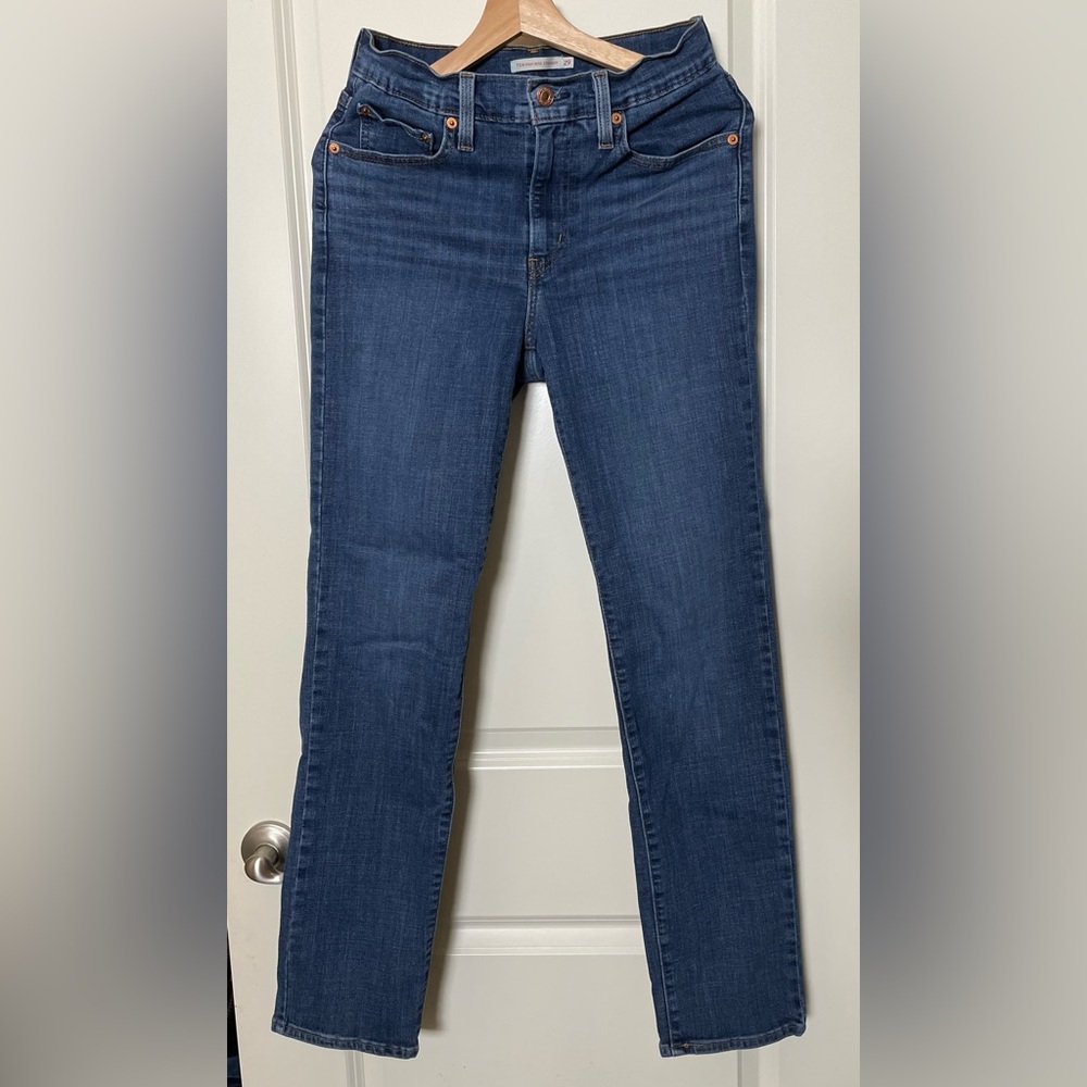 Levi’s Women 724 High Rise Straight, Size 29 Medium wash